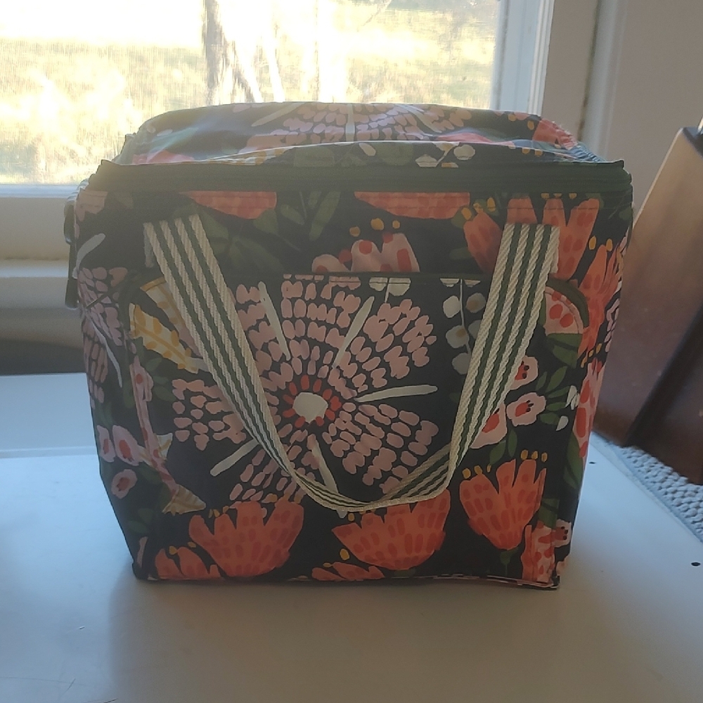 thirty-one Floral Insulated Lunch Tote in Navy, Pink, Orange & Green